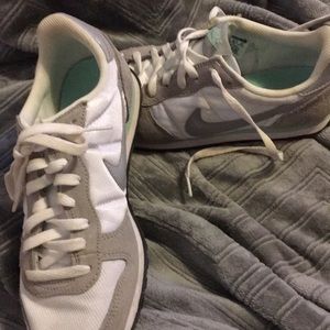 Nike retro throwback shoes (Like New)